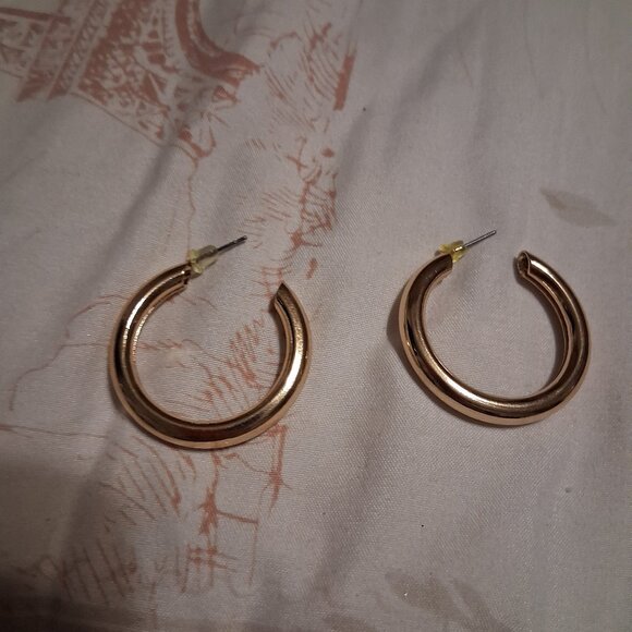 GOLD HOOPS - Picture 1 of 1